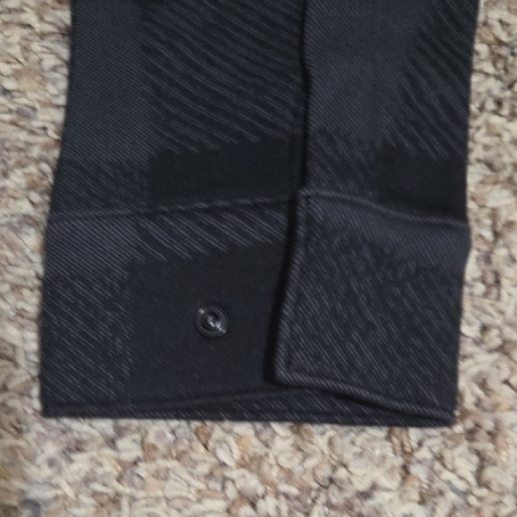 *NWT* Fabletics The Go-To Shirt Button-Up Jacket - Plaid Men's Black, Size M - Picture 7 of 12